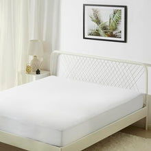 Amazon Basics Waterproof Mattress Protector Queen White Fitted Secure — Complimentary Gift with $52+ Orders; If the Gift Is Out of Stock or Its Price Rises, Order Cancelled with Full Refund Before Shipment