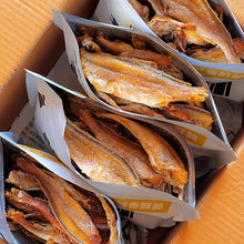 Set of 5 Whole Fish Snacks - Crunchy Yellow Fish Chips, Instant Asian Seafood Delicacies (30G Per Pack) - Perfect for Seafood Enthusiasts & Convenience