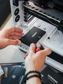 Samsung 870 EVO 2TB 2.5" SATA III SSD — Complimentary Gift with $470+ Orders; If the Gift Is Out of Stock or Its Price Rises, Order Cancelled with Full Refund Before Shipment